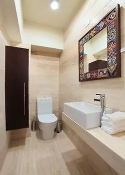לרנקה Mackenzie Seafront Suite 0*,