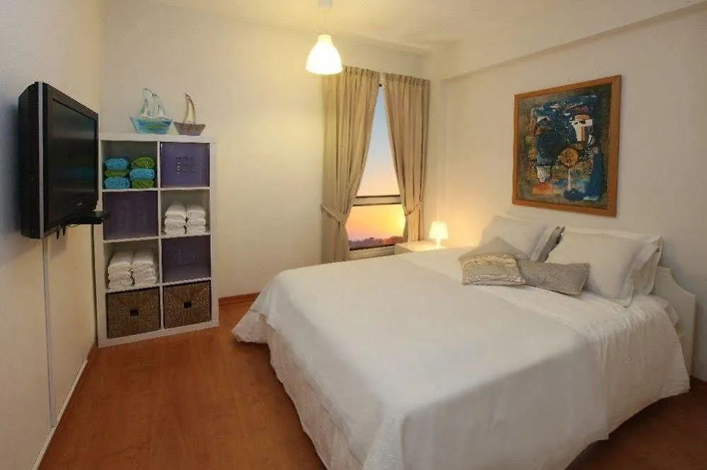 לרנקה Mackenzie Seafront Suite 0*,  קפריסין