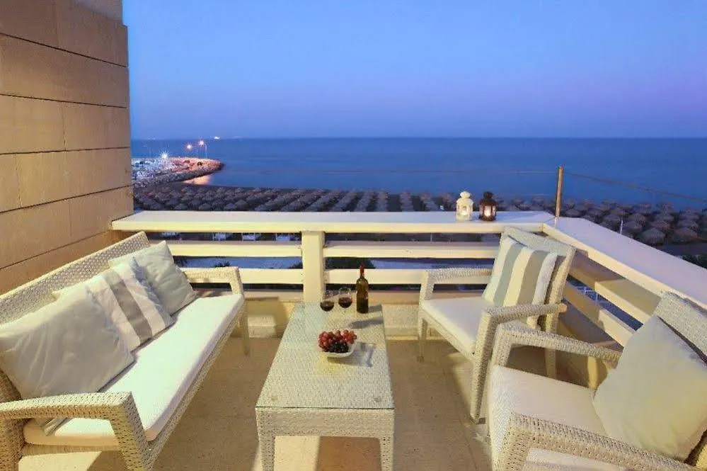 לרנקה Mackenzie Seafront Suite דירה